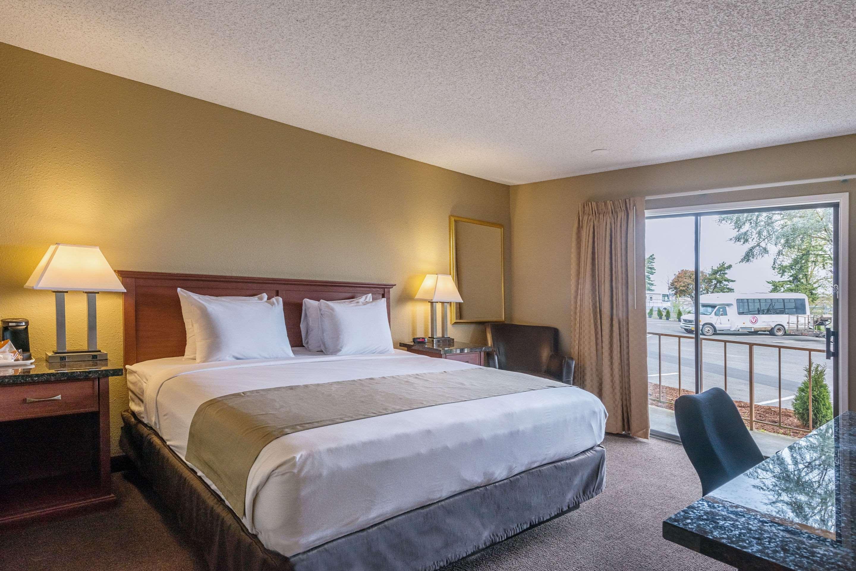 Rodeway Inn & Suites Portland - Jantzen Beach Exterior photo