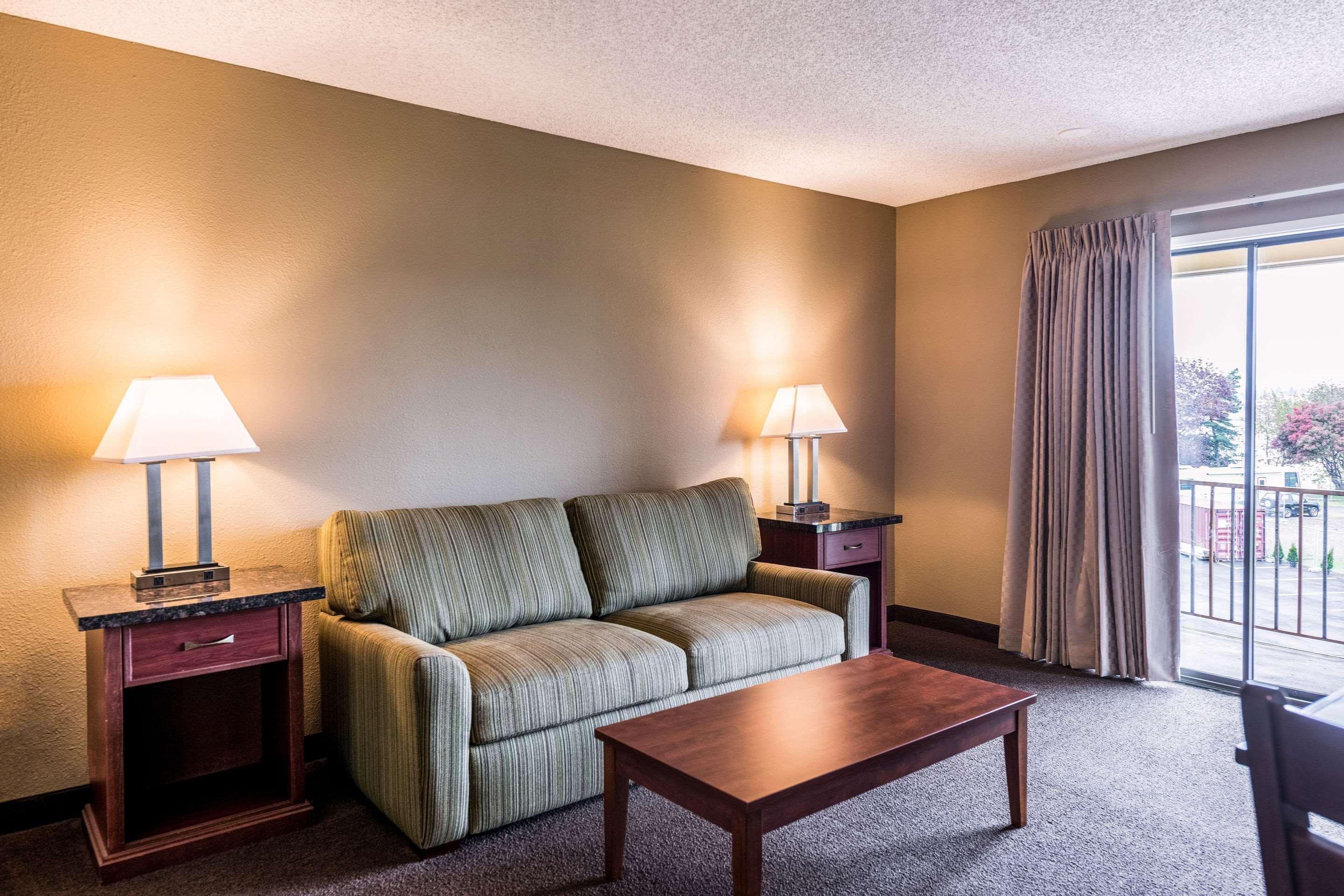 Rodeway Inn & Suites Portland - Jantzen Beach Exterior photo