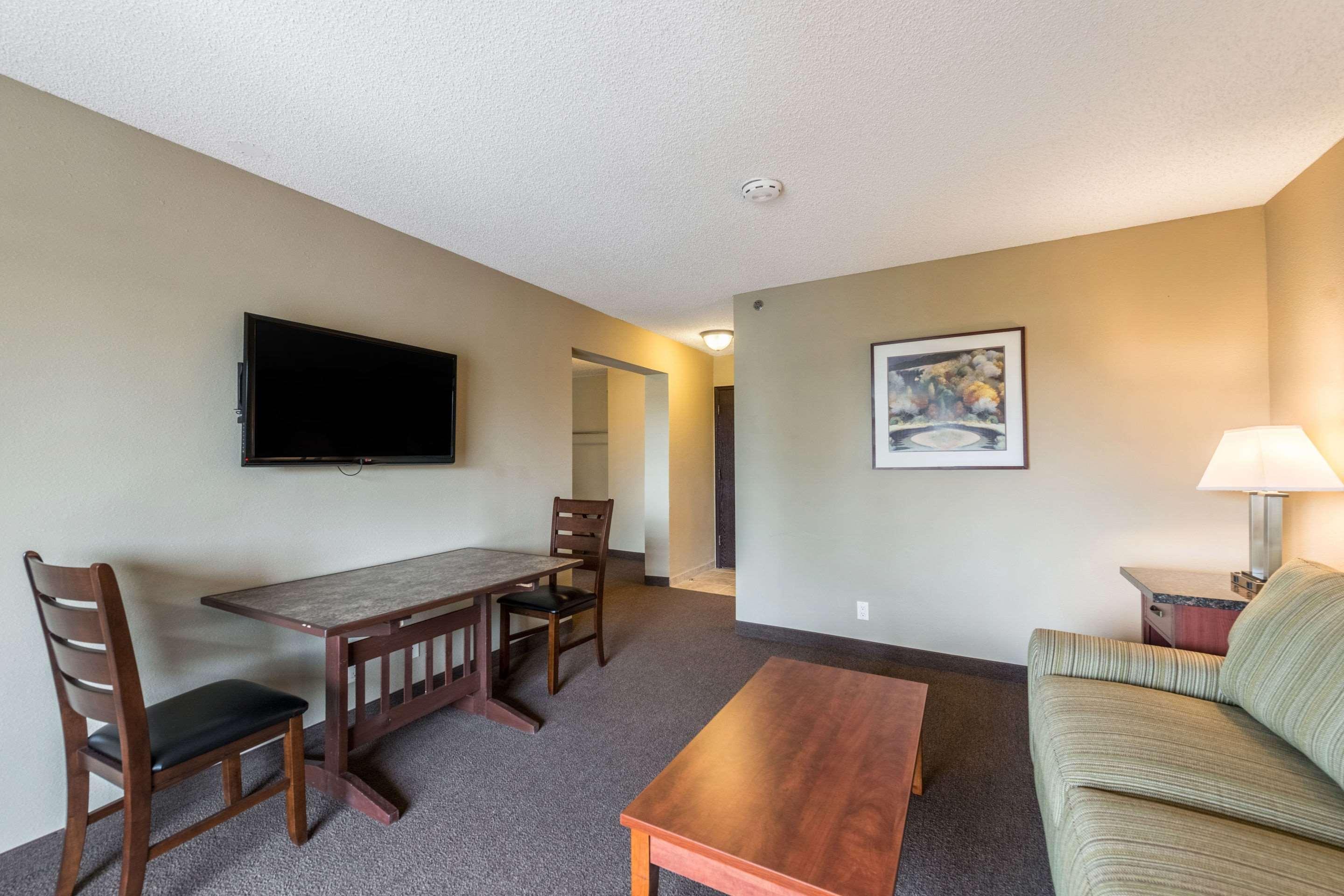 Rodeway Inn & Suites Portland - Jantzen Beach Exterior photo