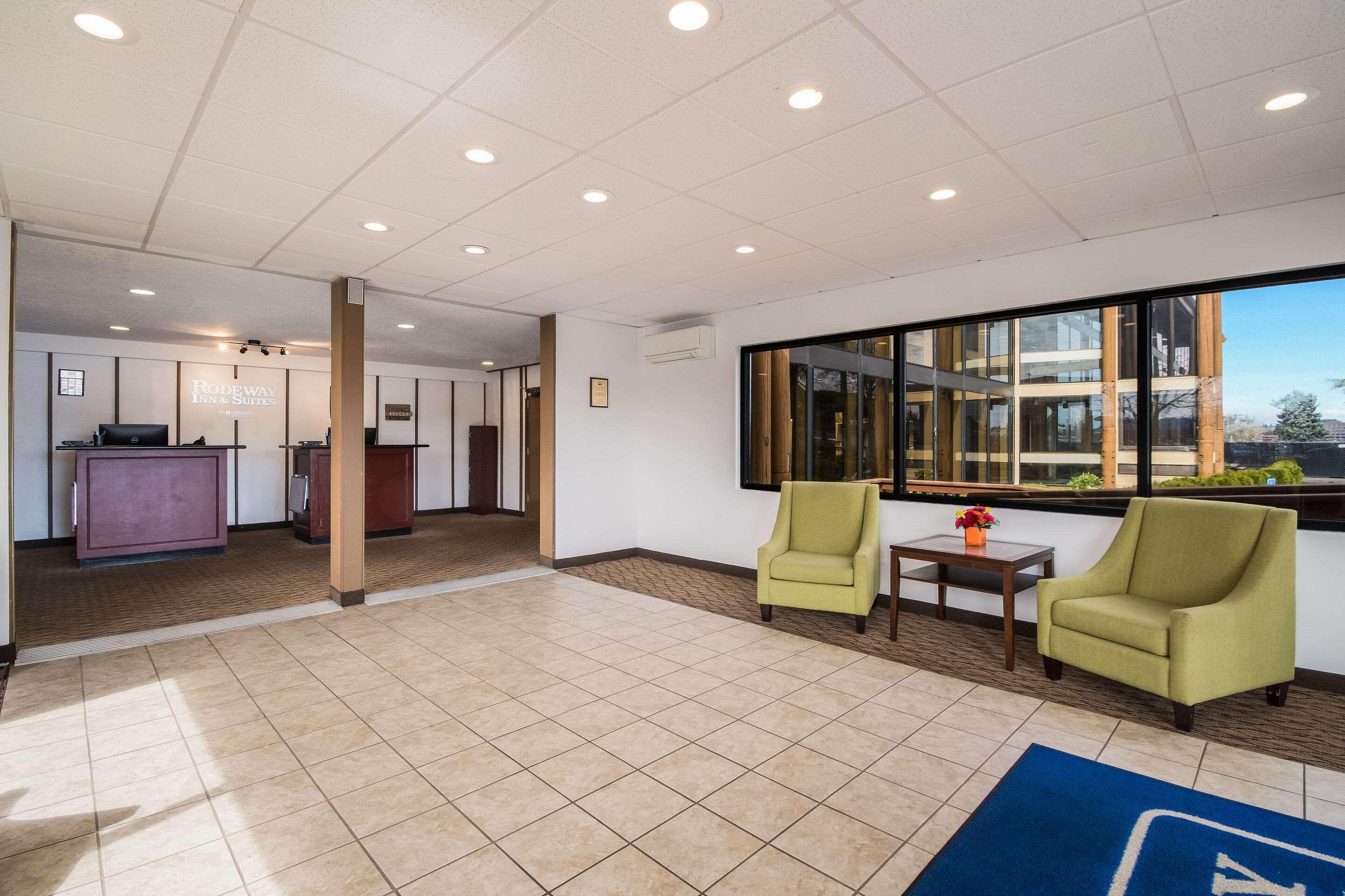 Rodeway Inn & Suites Portland - Jantzen Beach Exterior photo