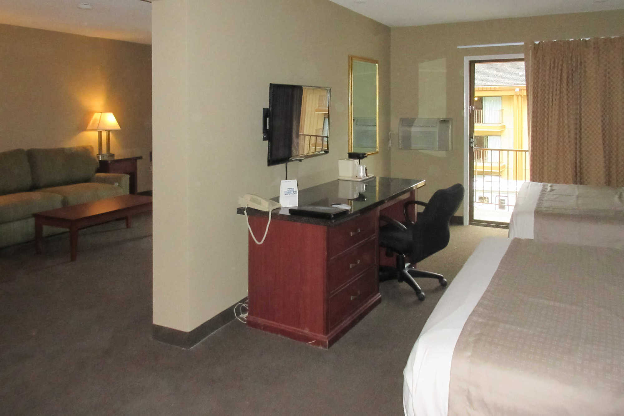 Rodeway Inn & Suites Portland - Jantzen Beach Room photo