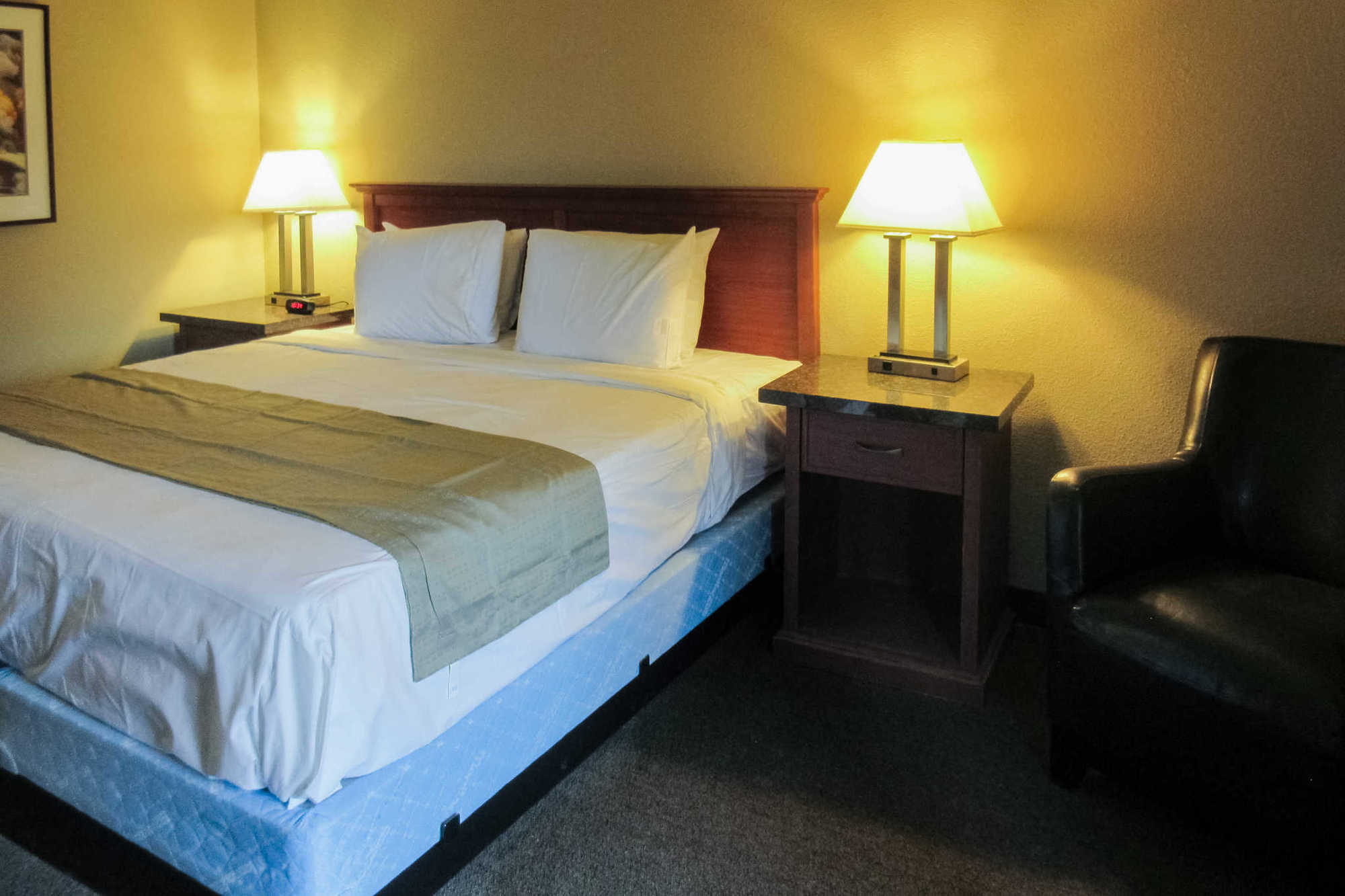 Rodeway Inn & Suites Portland - Jantzen Beach Room photo